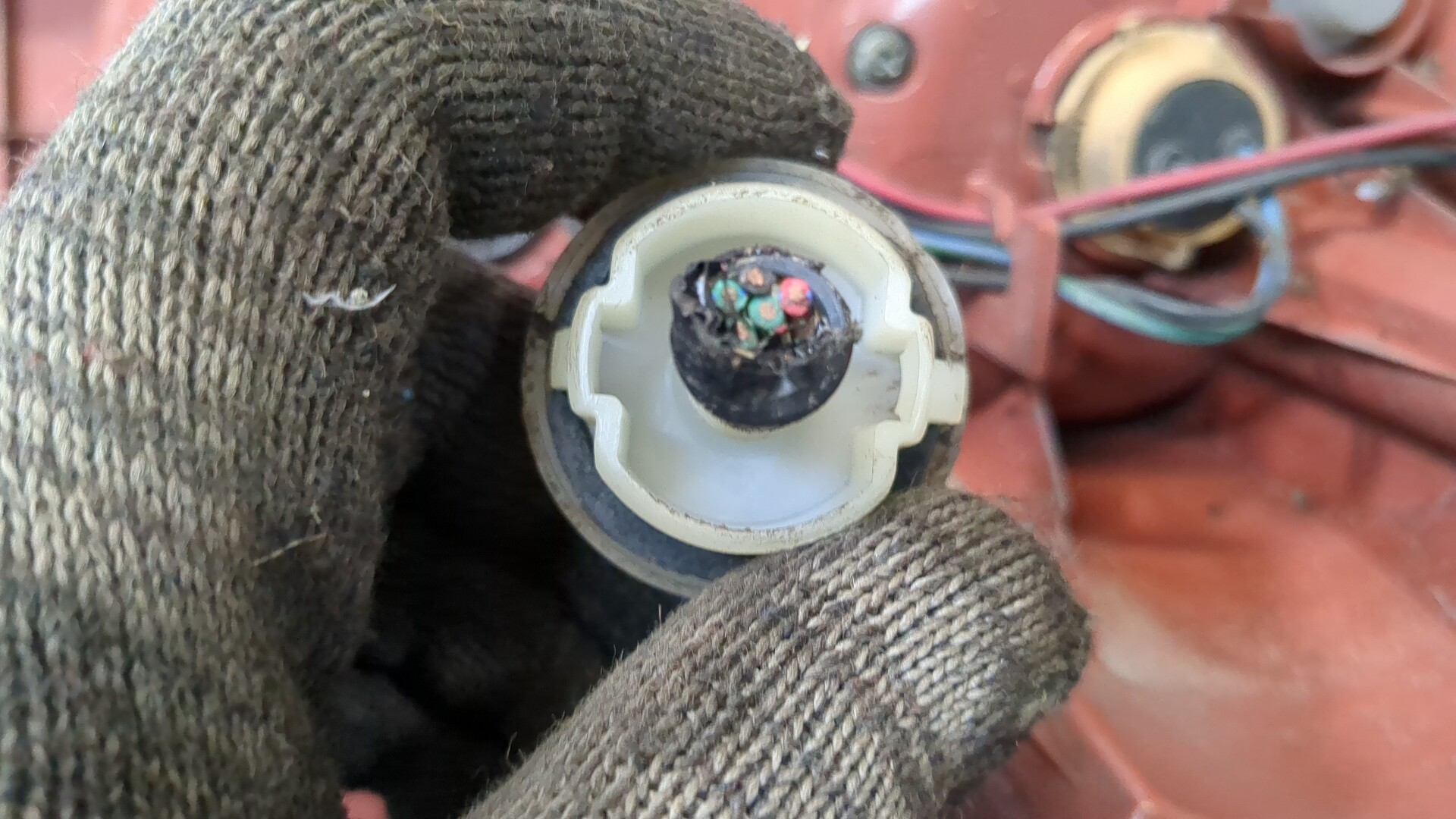 Фонарь задний левый