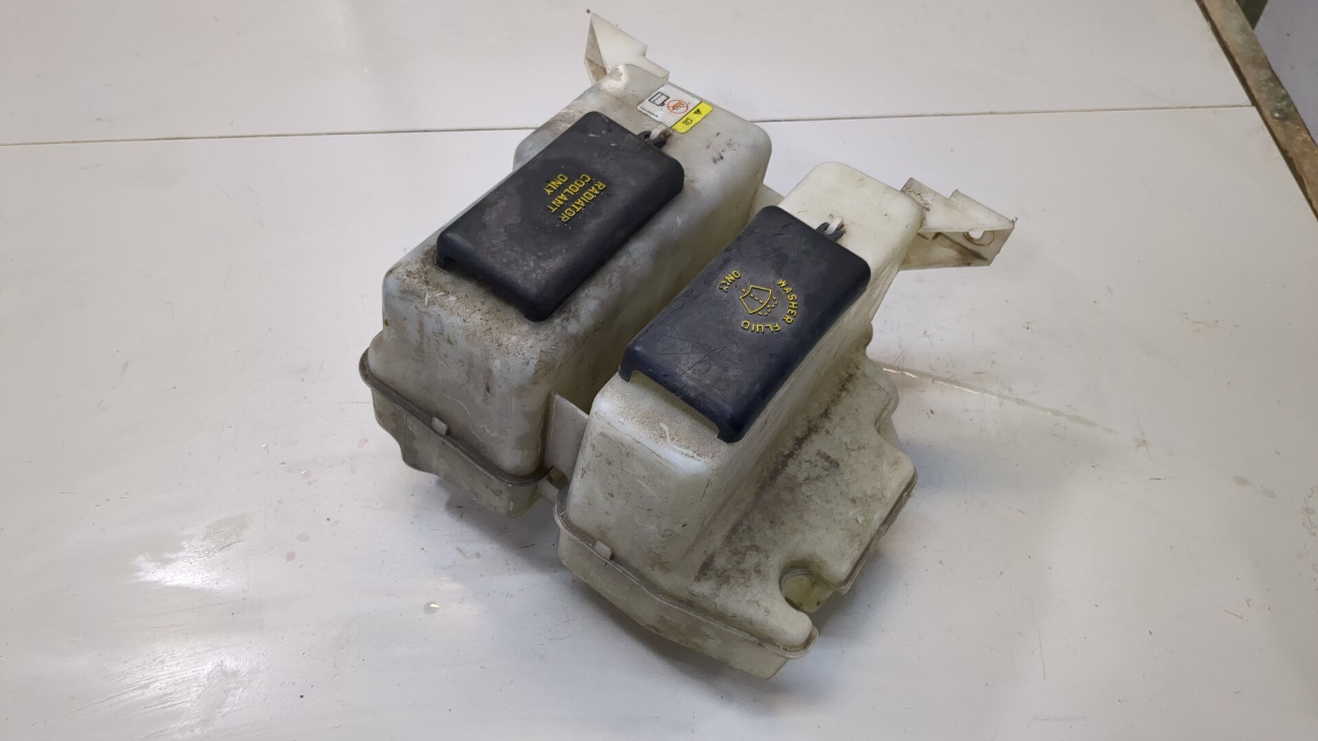 Бачок омывателя лобового стекла