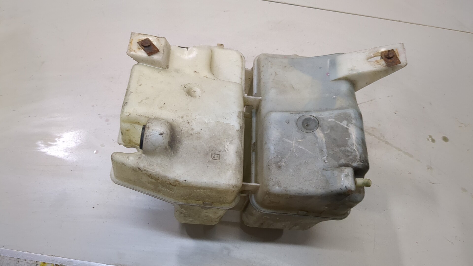 Бачок омывателя лобового стекла