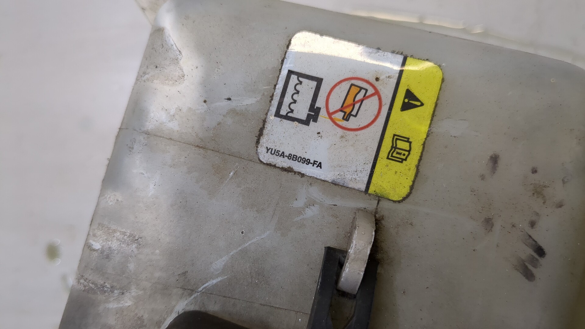 Бачок омывателя лобового стекла