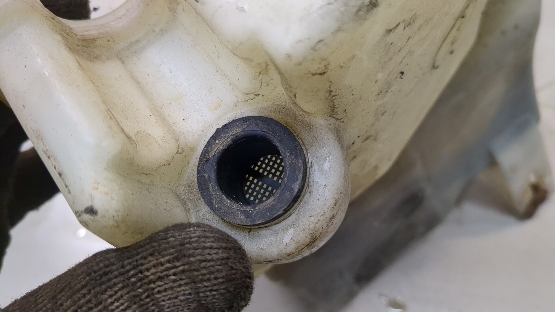 Бачок омывателя лобового стекла