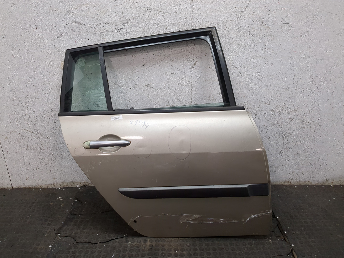Дверь задняя правая
