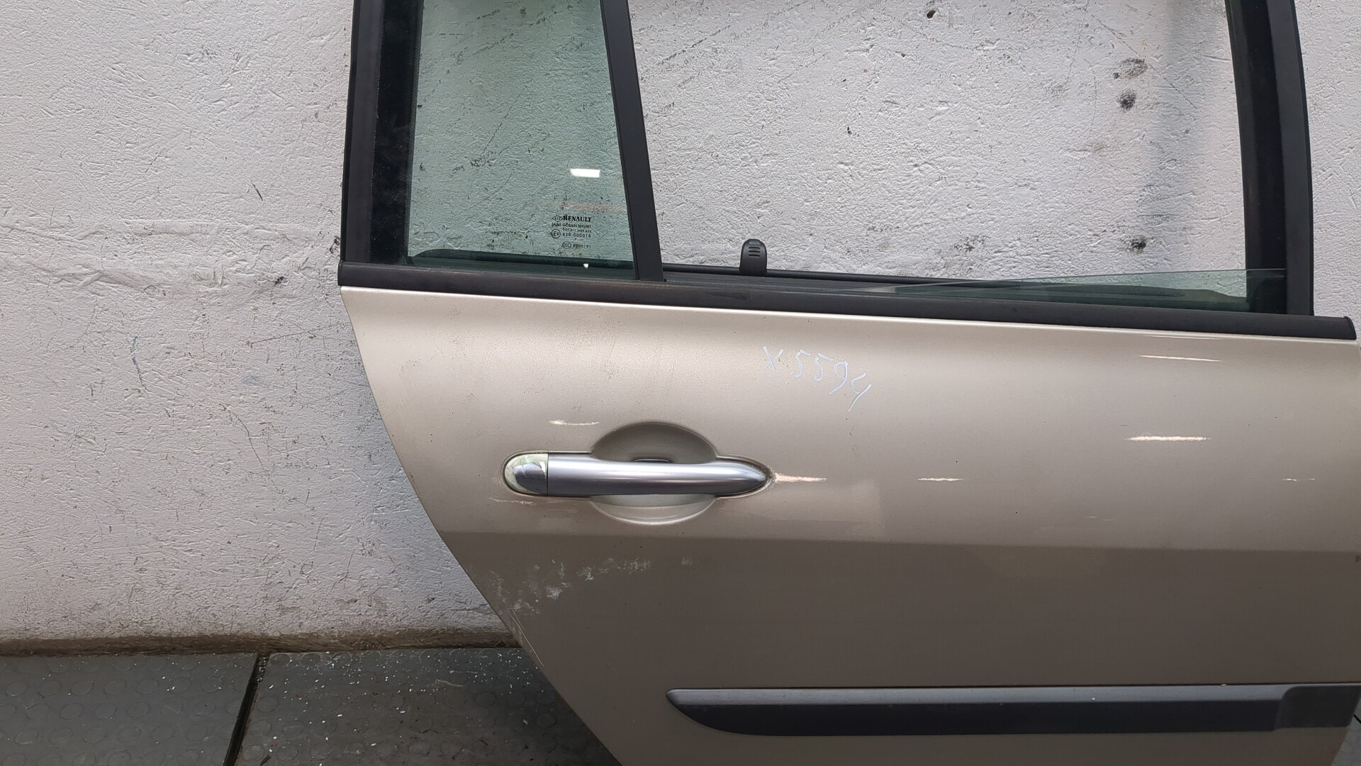 Дверь задняя правая