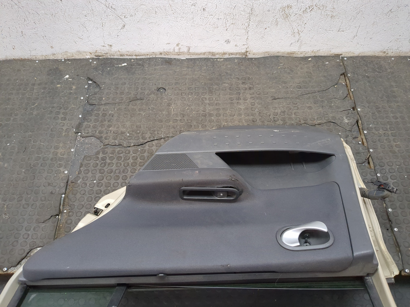 Дверь задняя правая