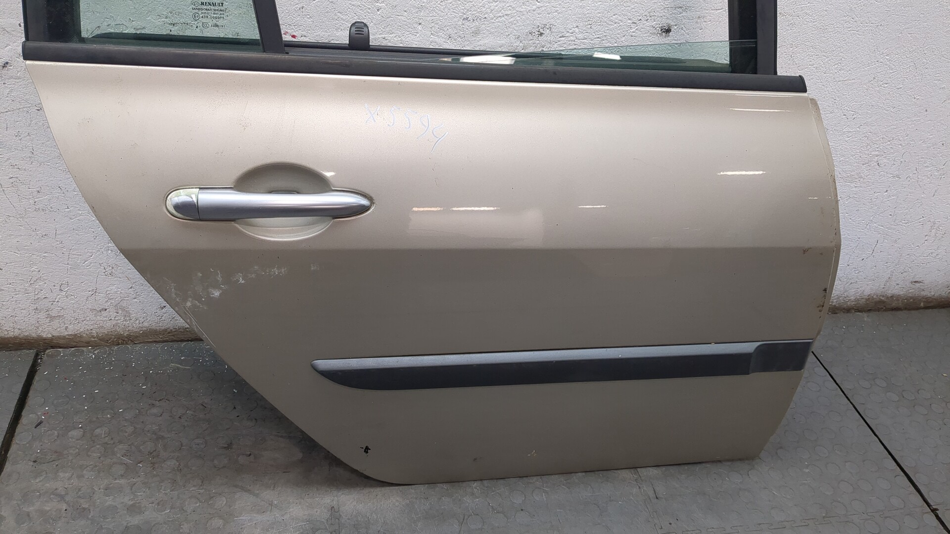 Дверь задняя правая