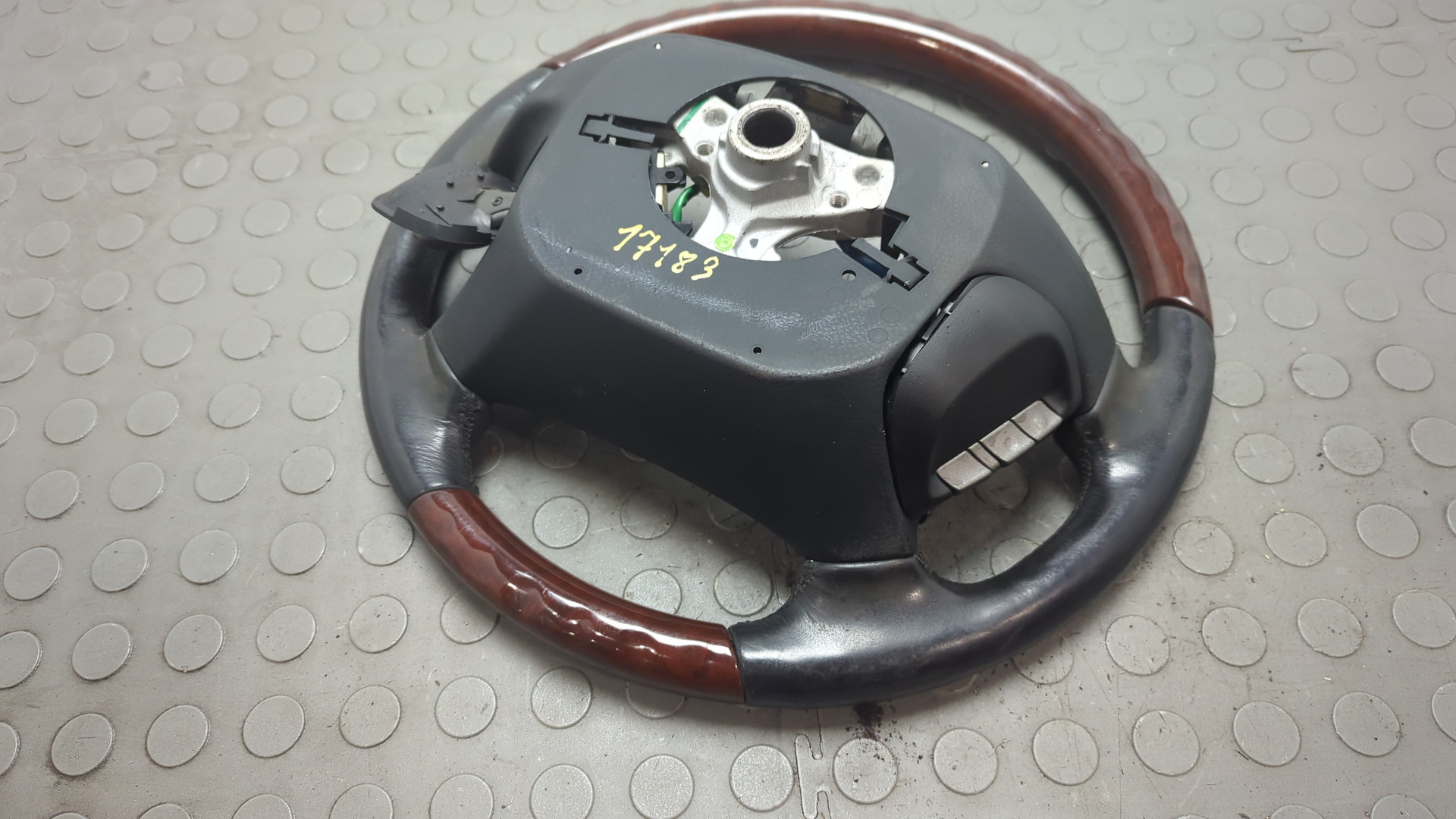 Рулевое колесо (руль)