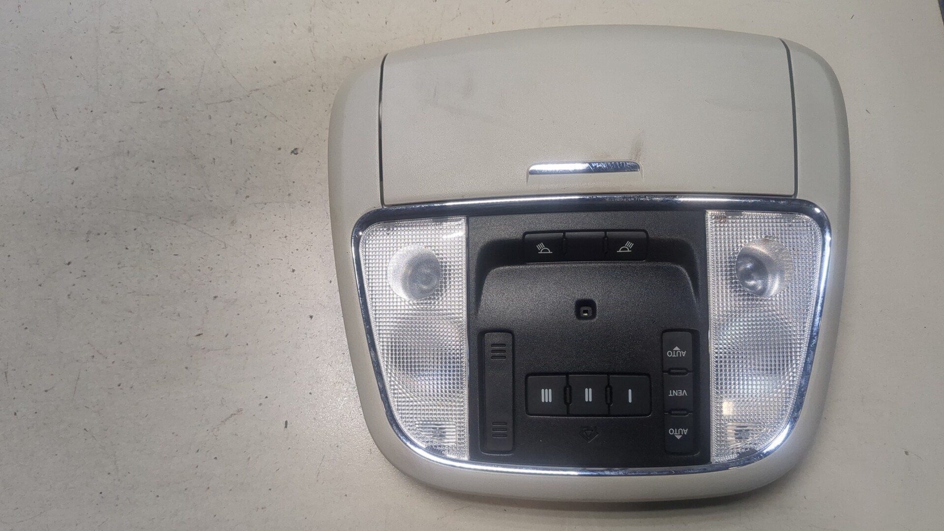 Плафон салонный