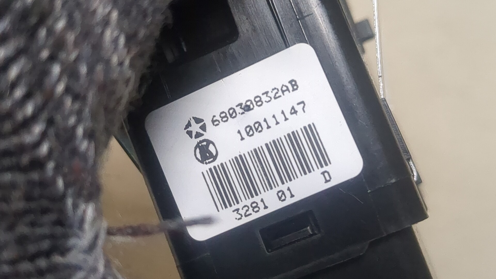 Кнопка стеклоподъемника