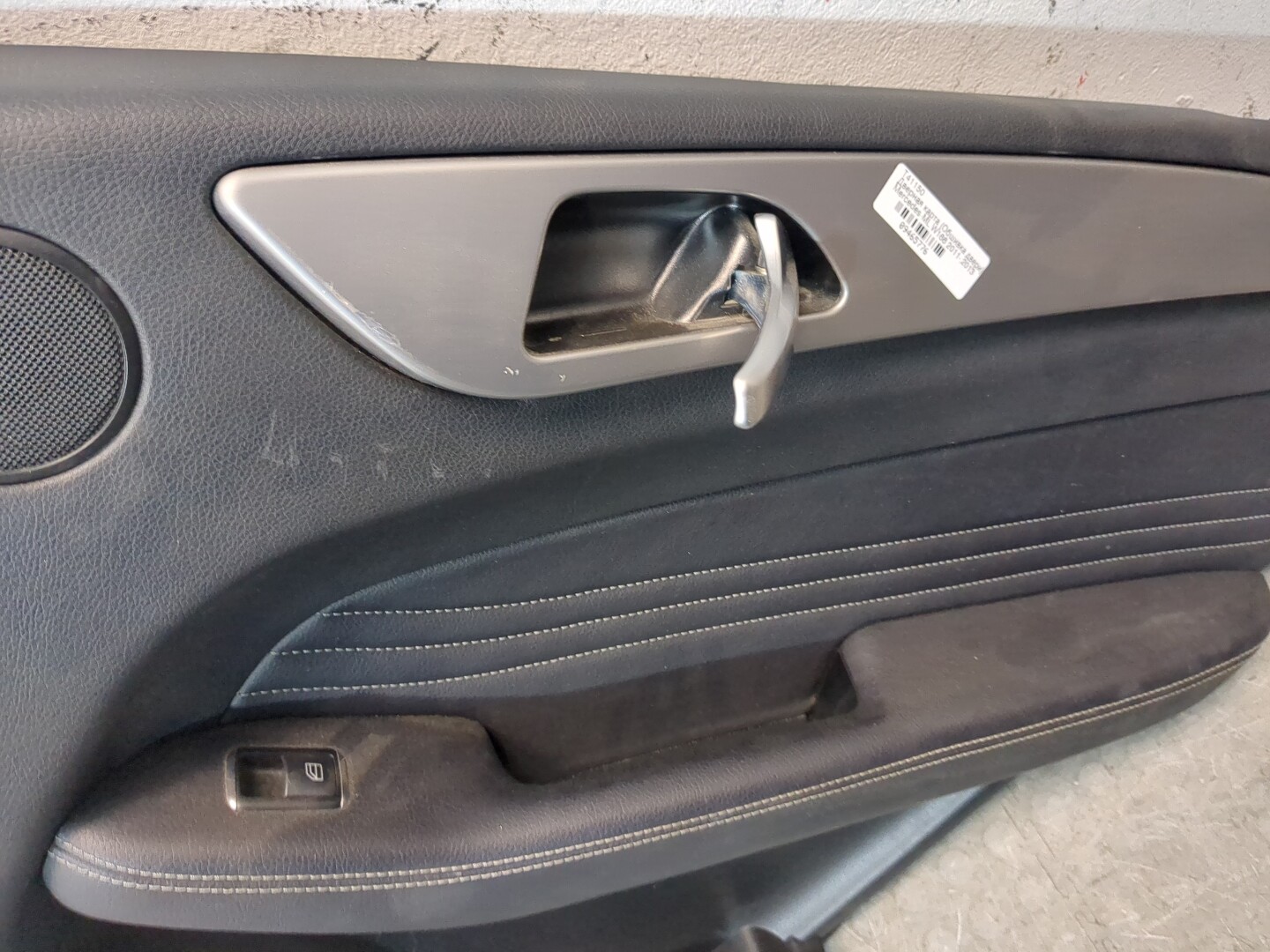 Обшивка двери задней правой