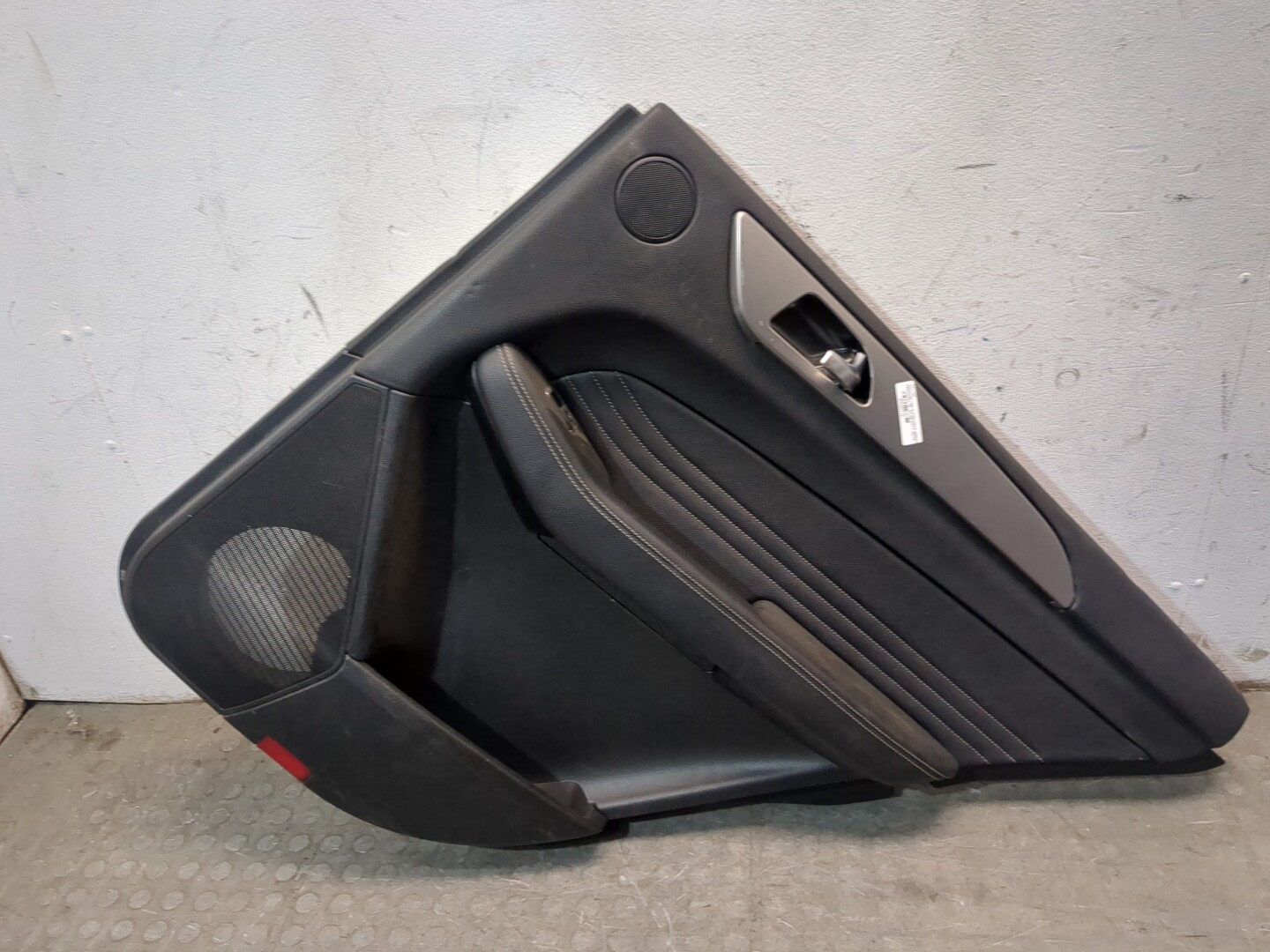 Обшивка двери задней правой