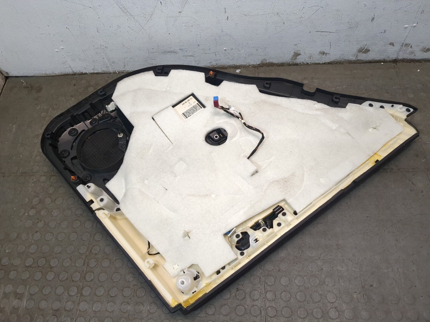 Обшивка двери задней правой