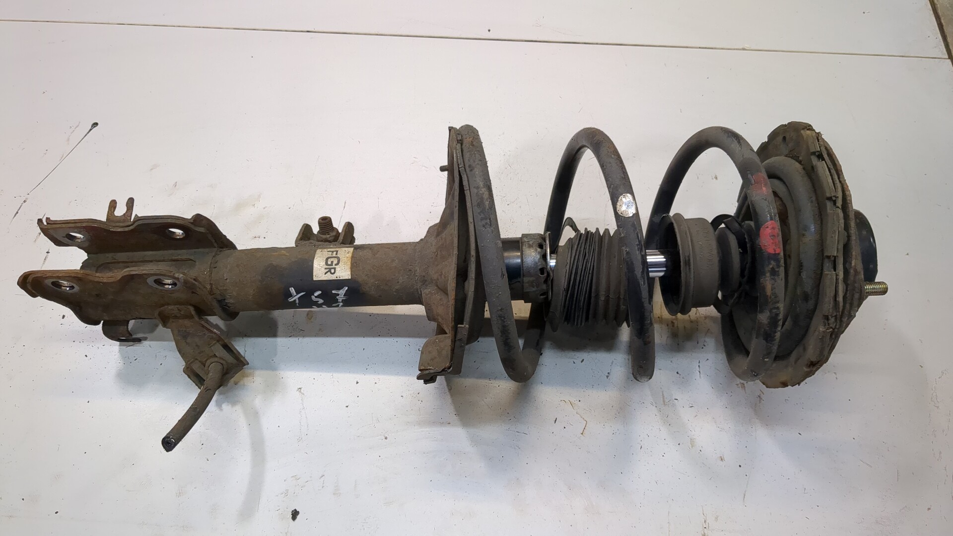 Амортизатор передний правый