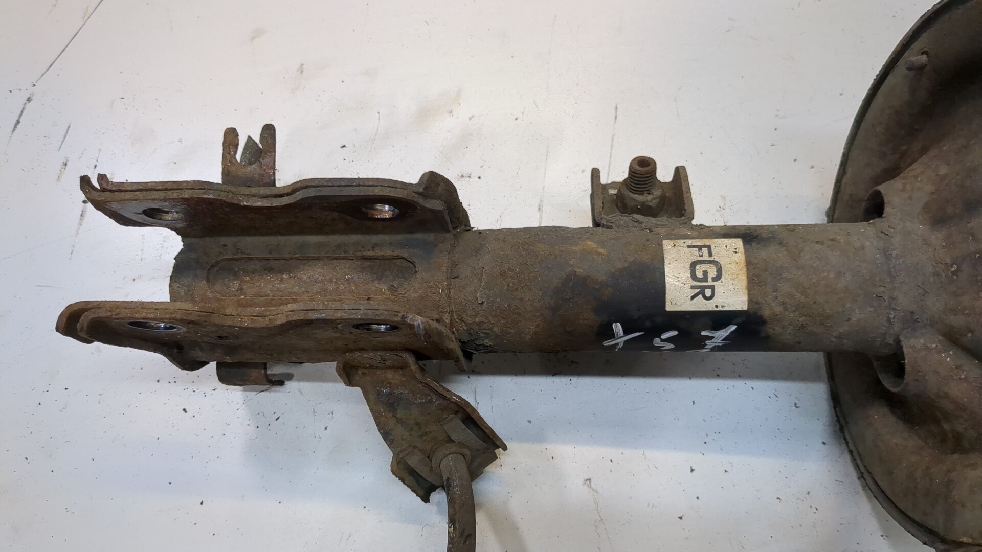 Амортизатор передний правый