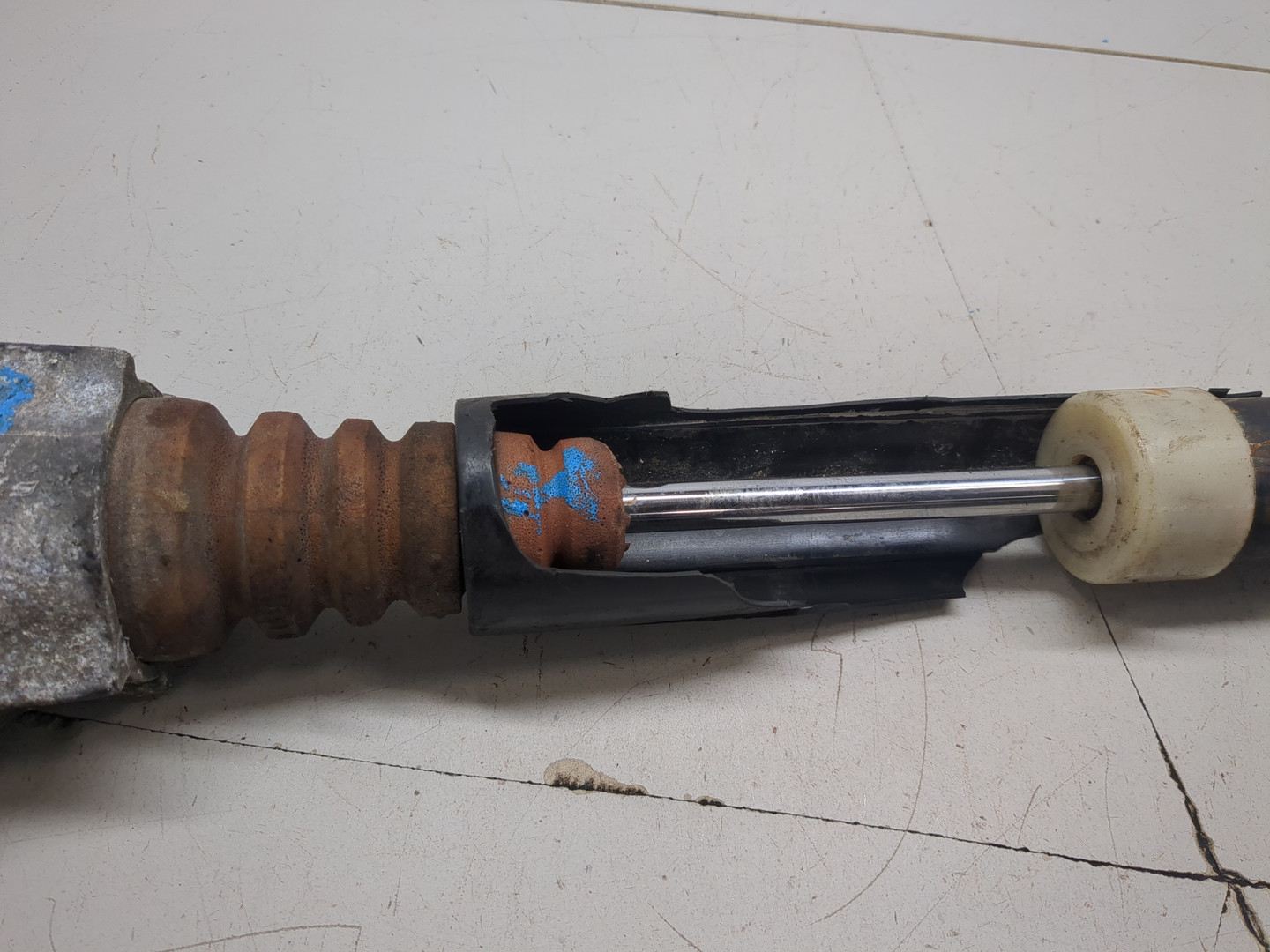 Амортизатор задний (стойка)