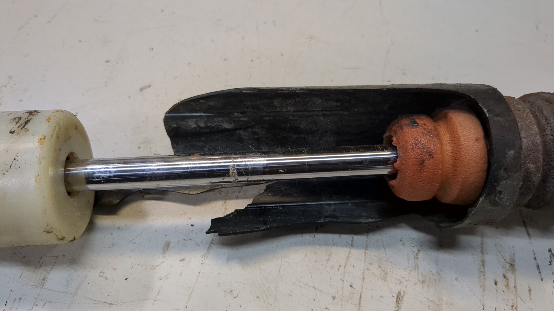 Амортизатор задний (стойка)