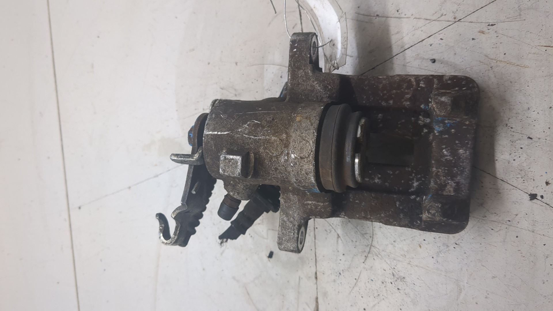 Суппорт задний левый