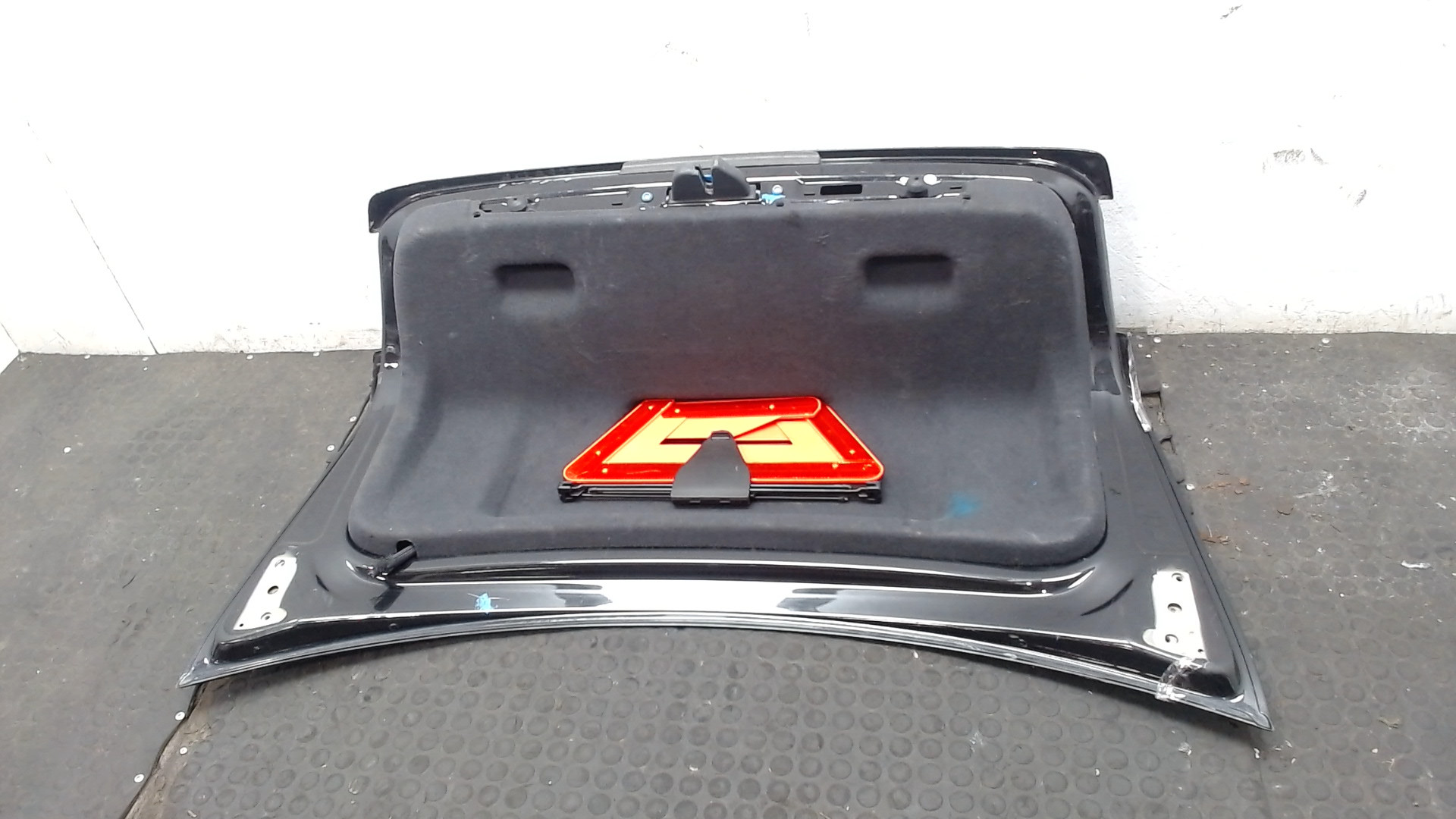 Дверь багажника