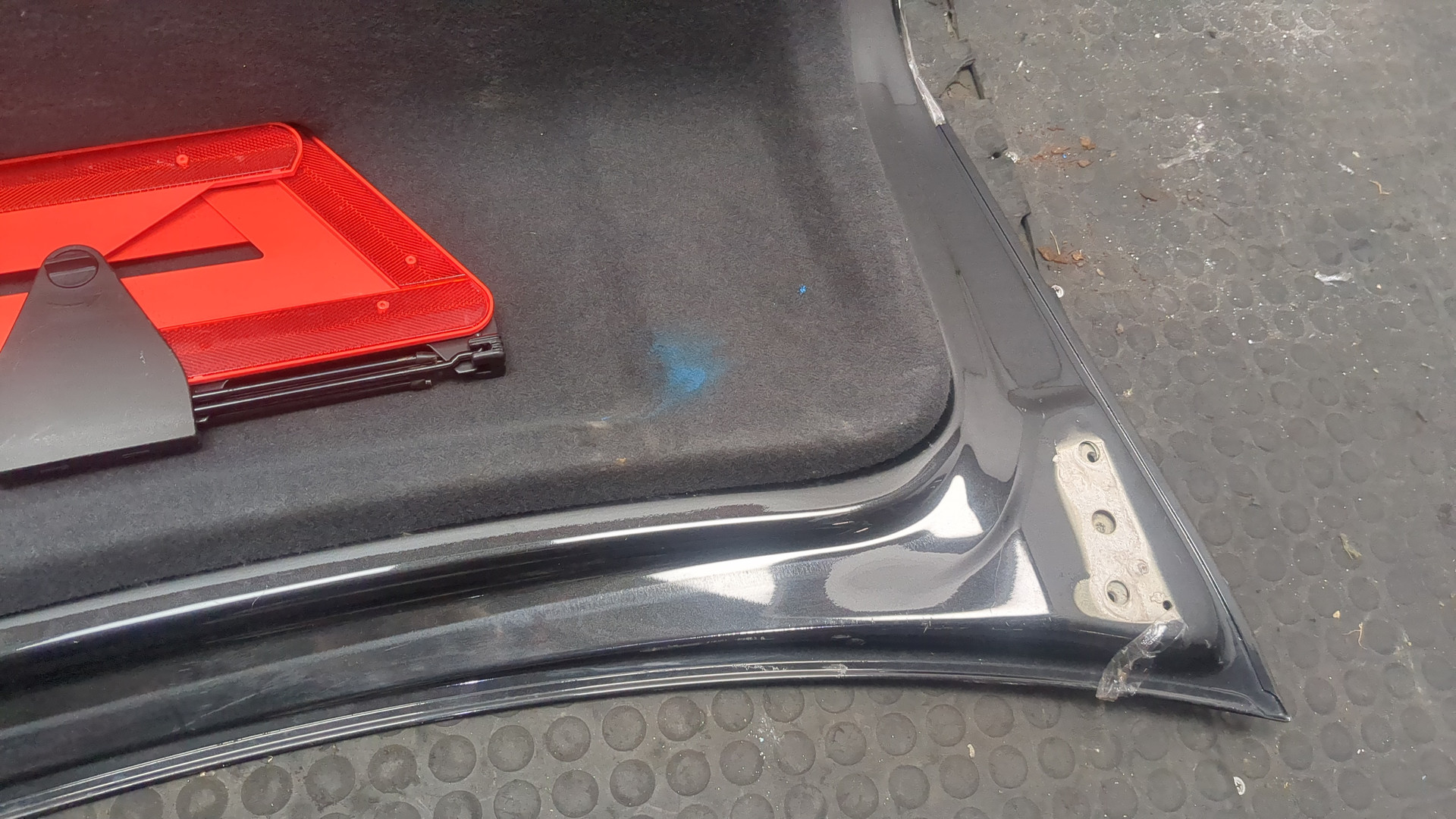 Дверь багажника