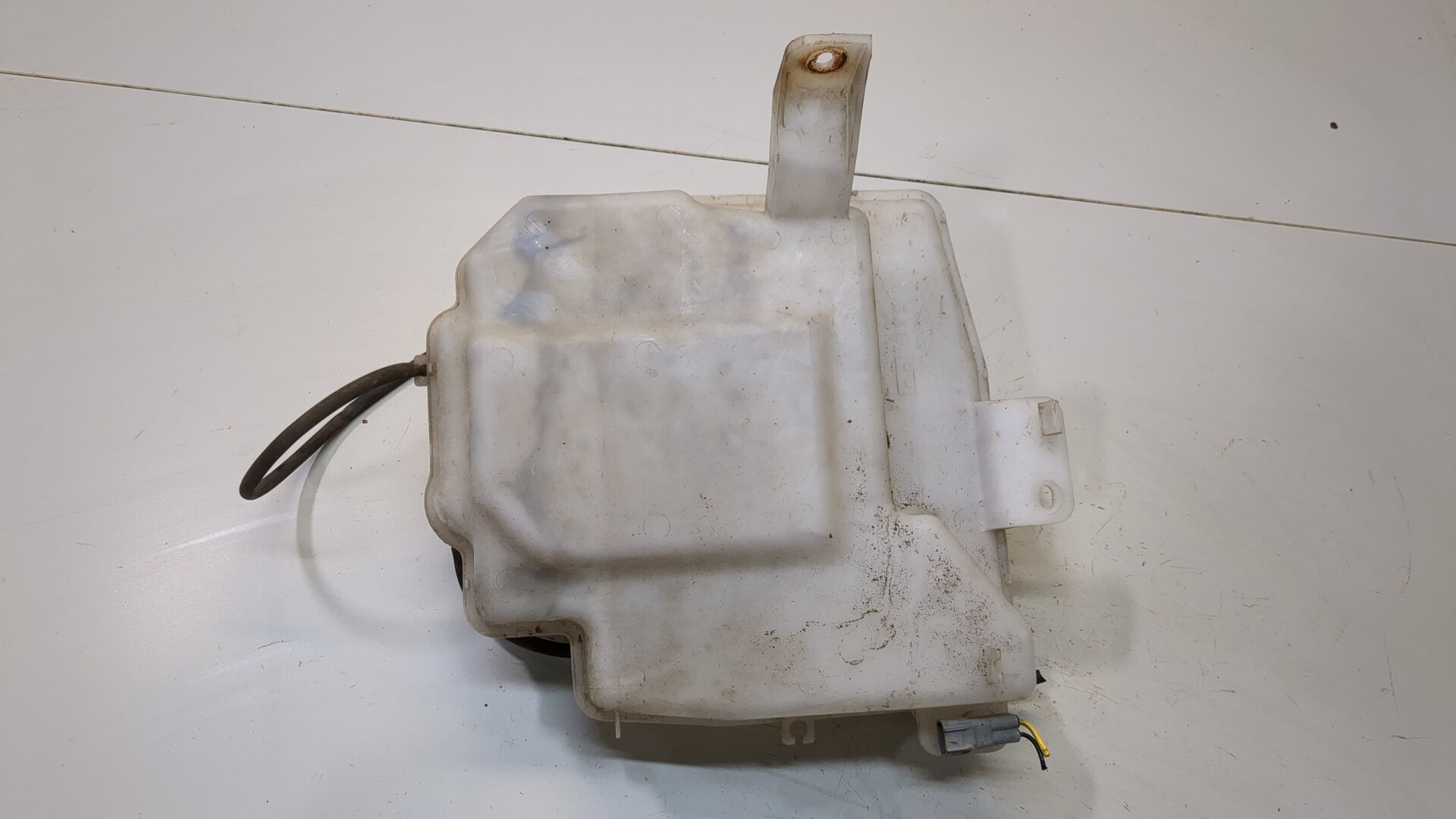 Бачок омывателя лобового стекла