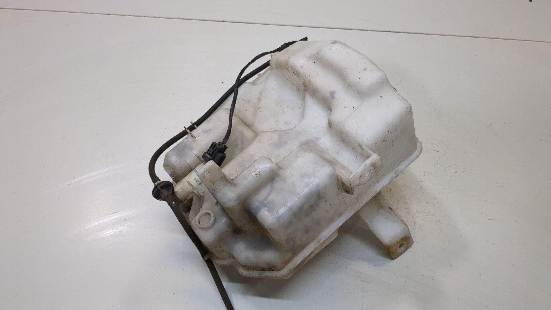 Бачок омывателя лобового стекла