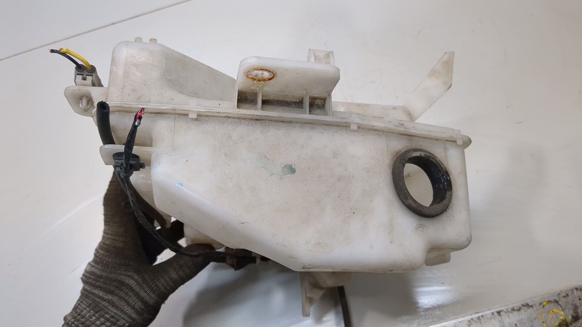 Бачок омывателя лобового стекла