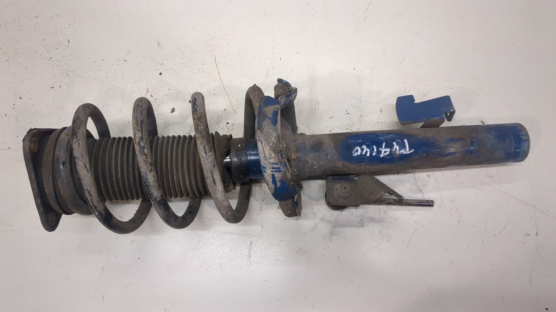 Амортизатор передний правый