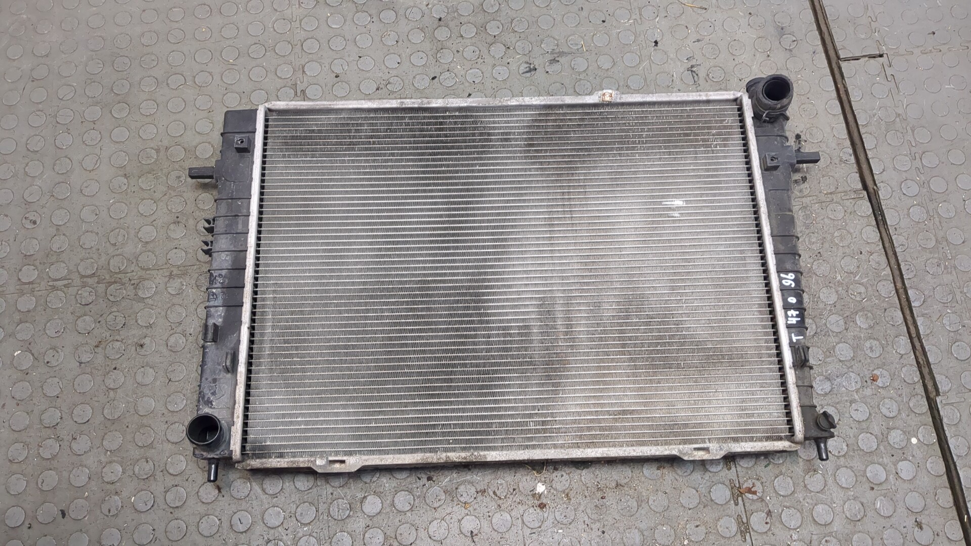 Радиатор охлаждения двигателя основной