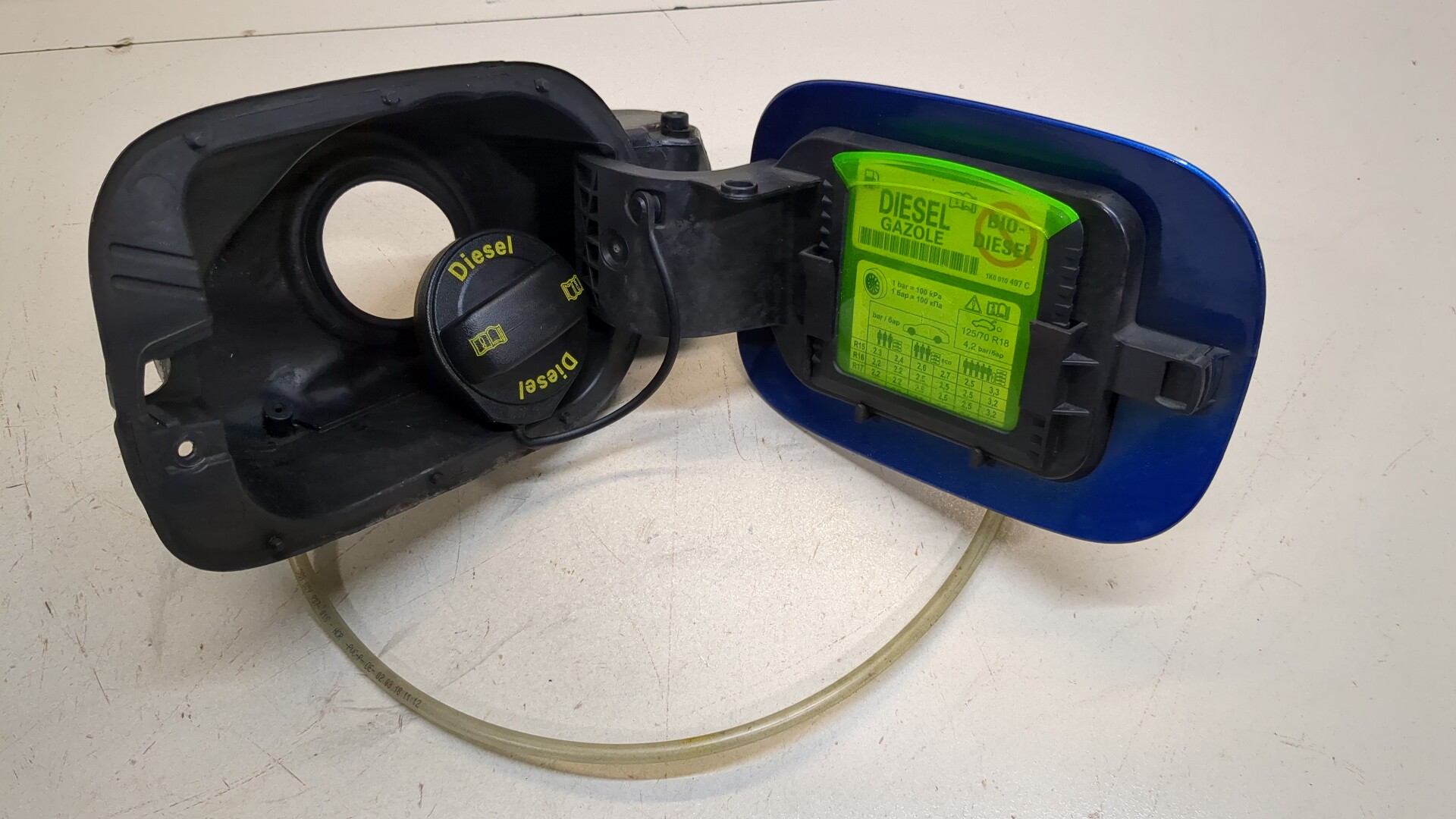 Лючок бензобака