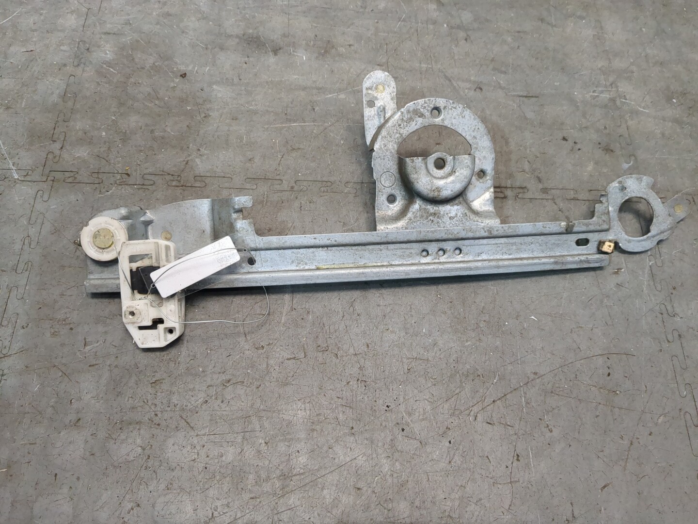 Стеклоподъемник электр. задний правый