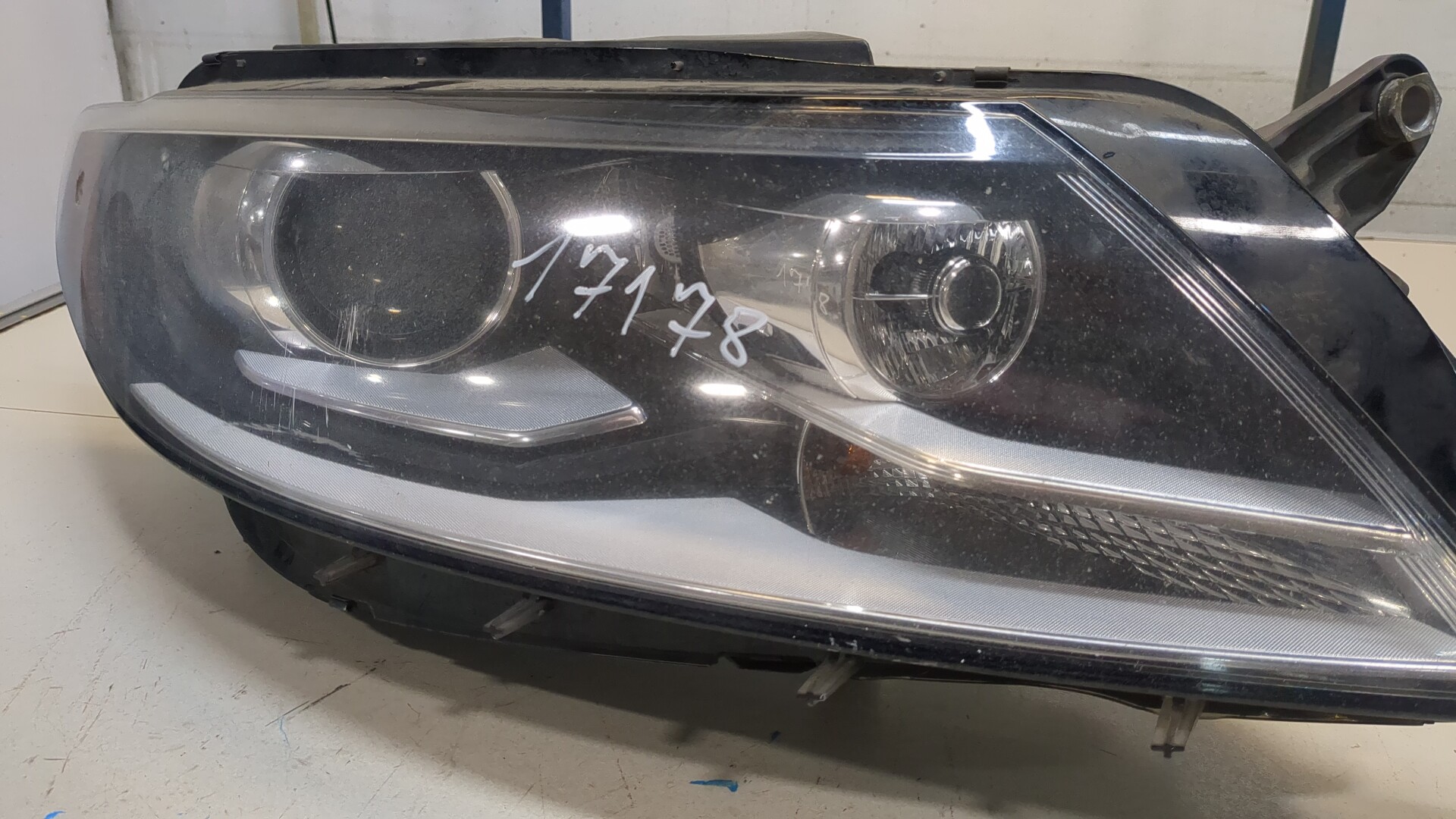 Фара правая