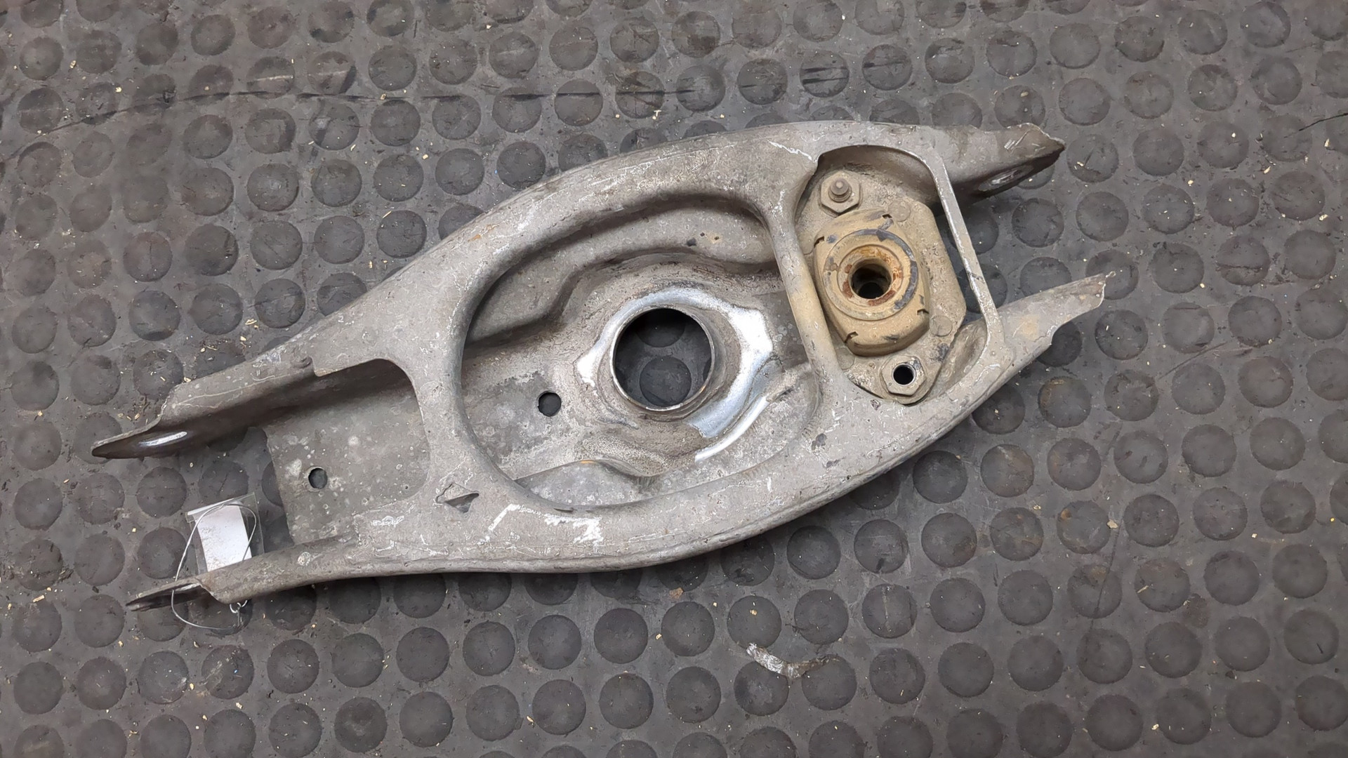 Рычаг задний