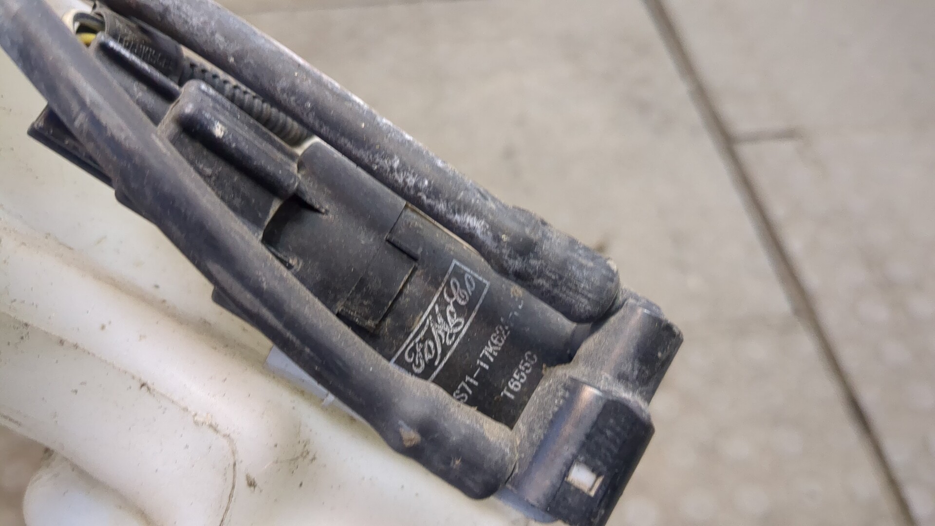 Бачок омывателя лобового стекла