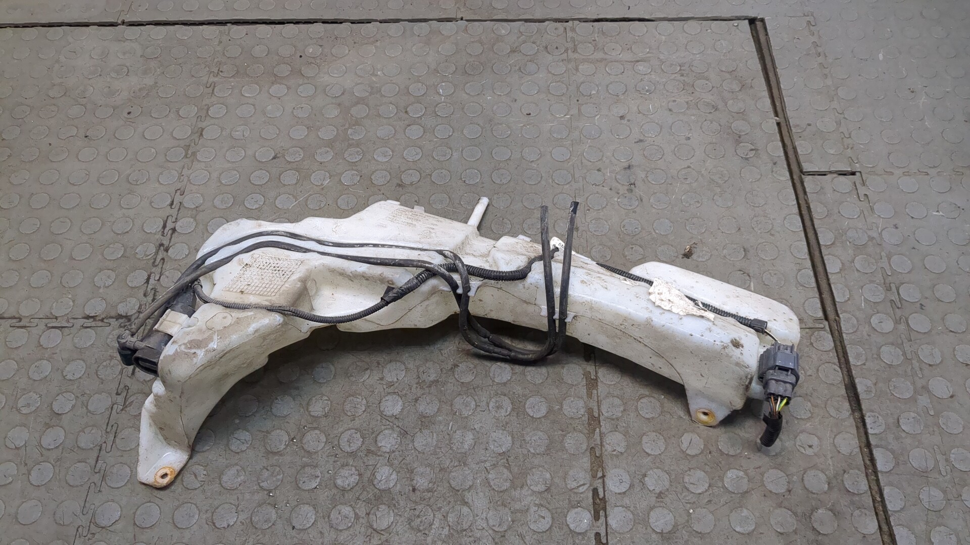 Бачок омывателя лобового стекла