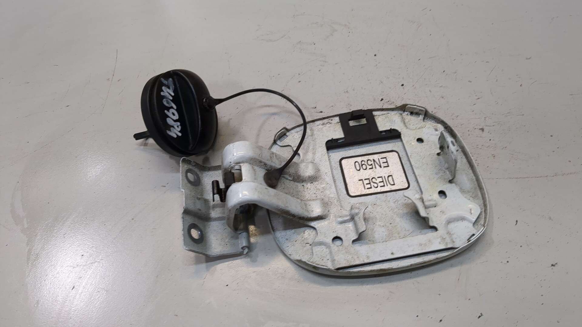 Лючок бензобака