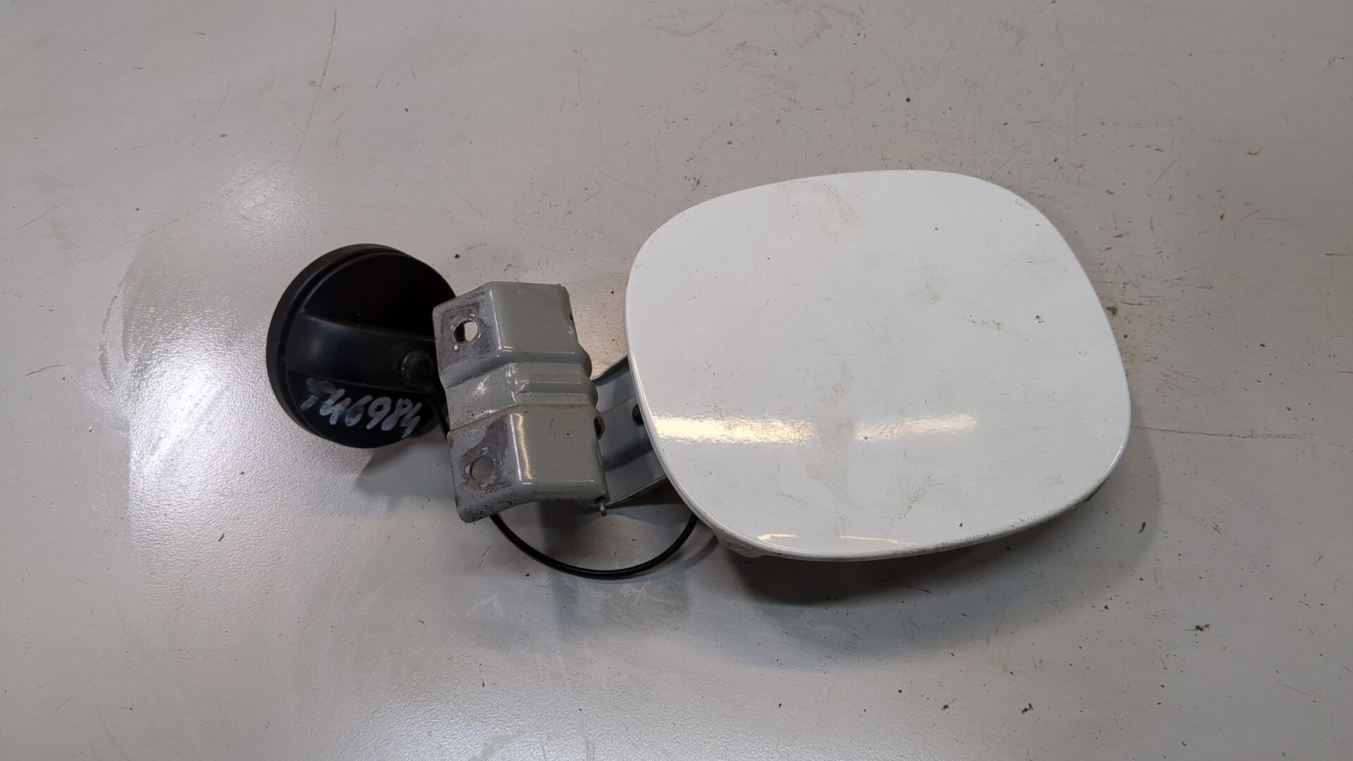 Лючок бензобака