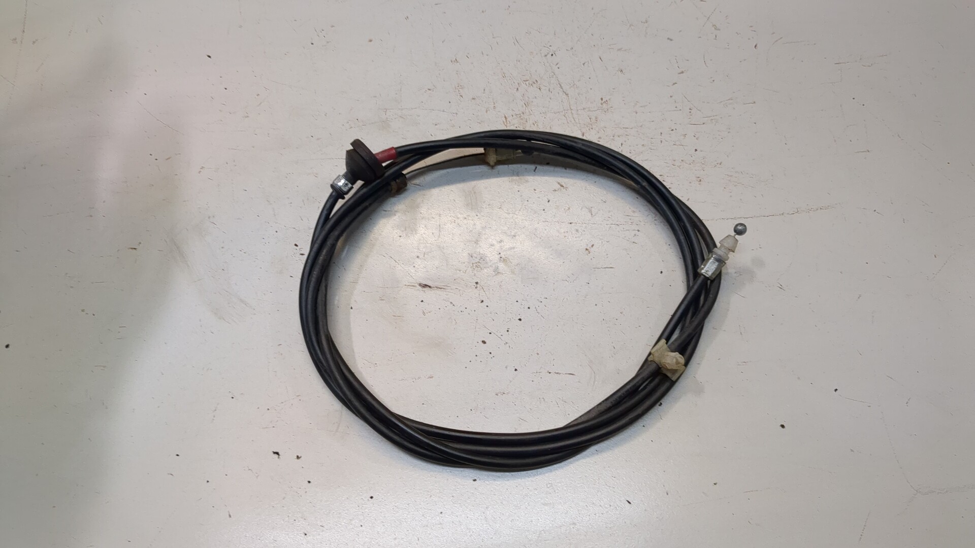 Трос открывания капота