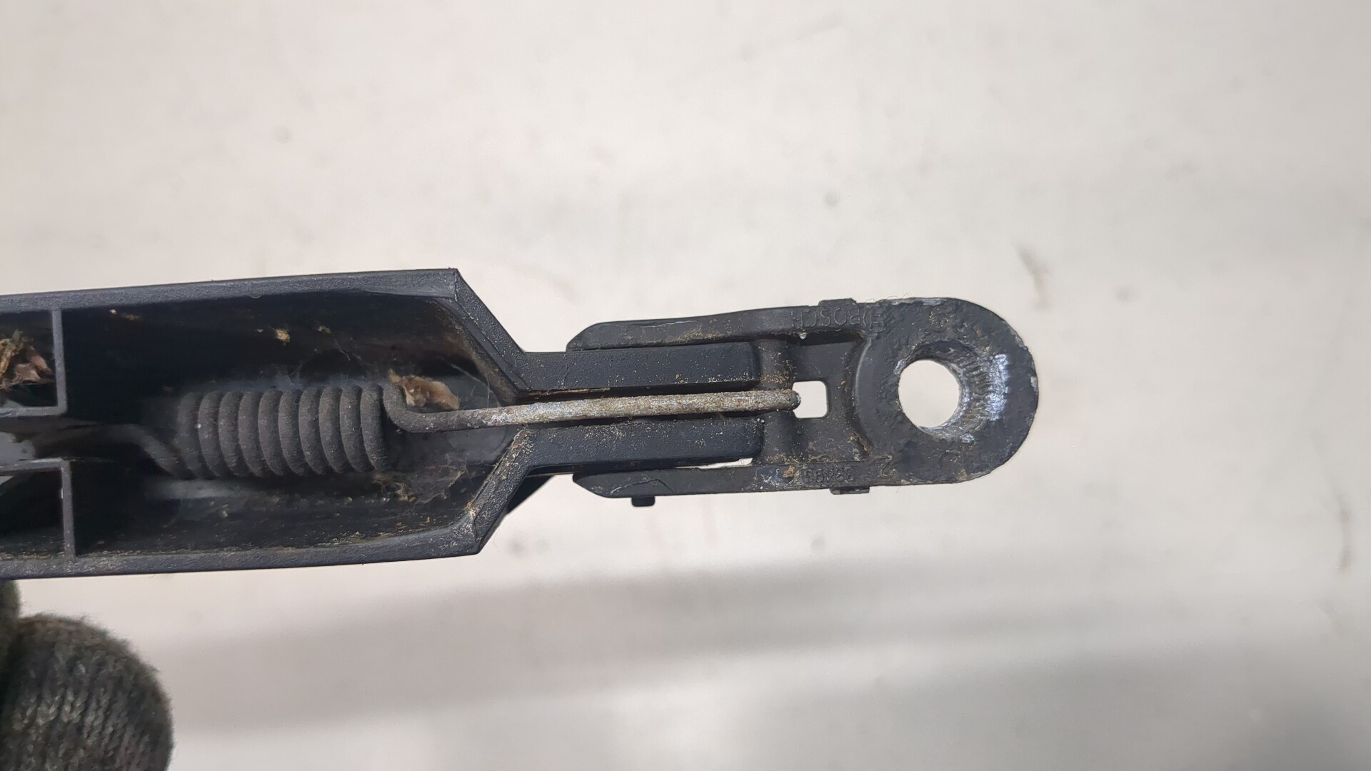 Поводок стеклоочистителя заднего