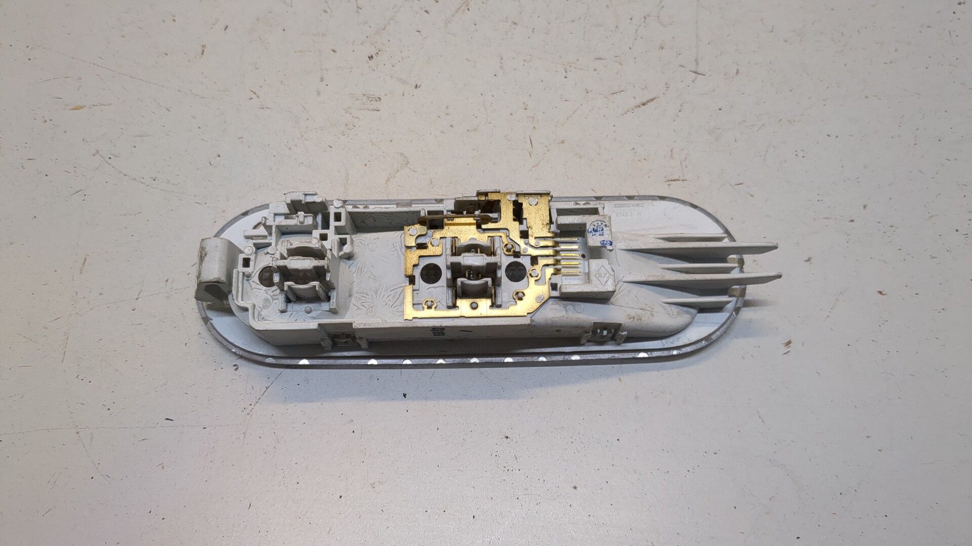 Плафон салонный