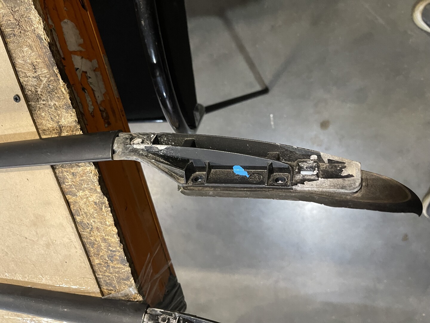 Рейлинг (релинг) правый (планка на крышу)