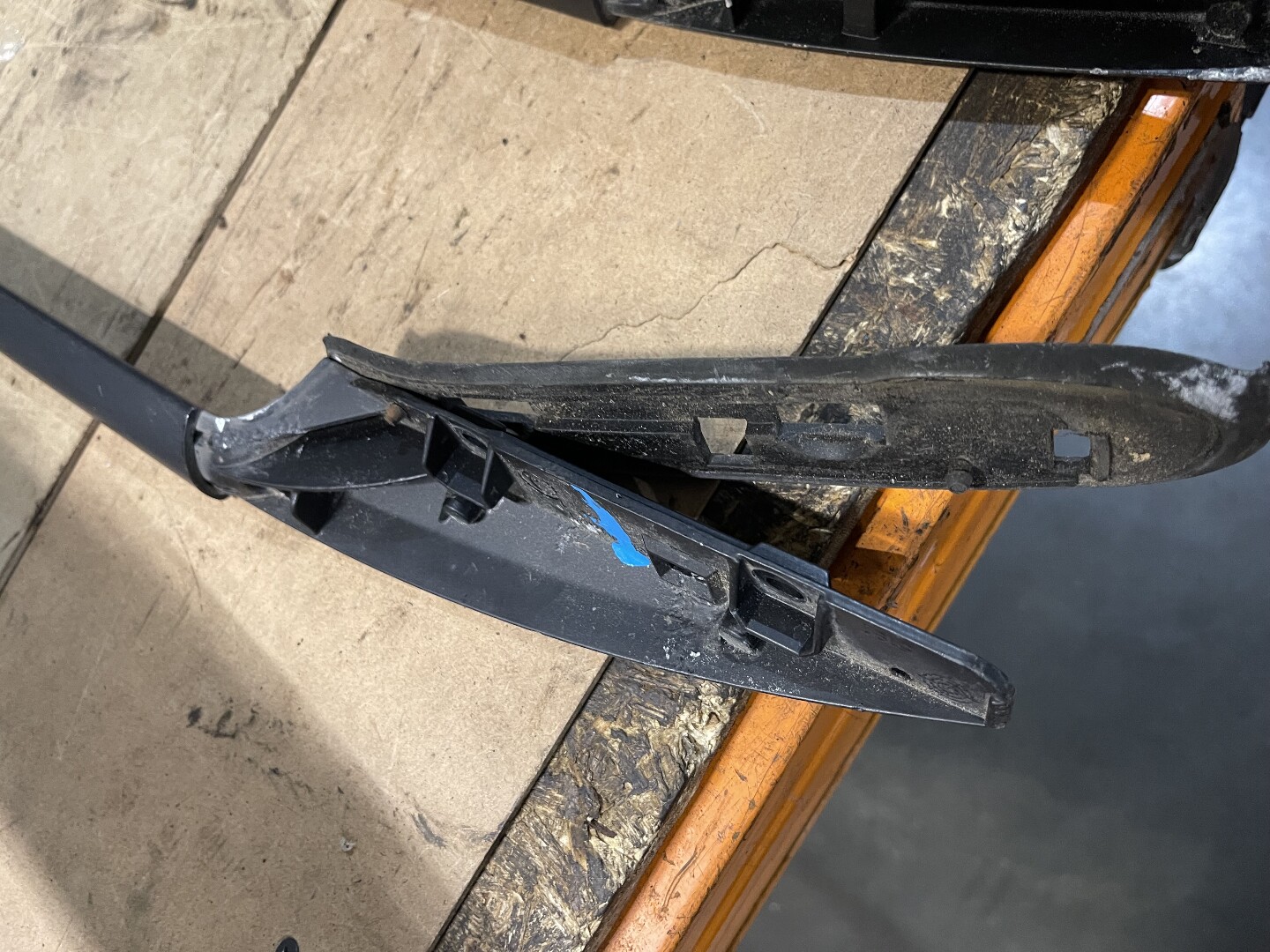 Рейлинг (релинг) правый (планка на крышу)