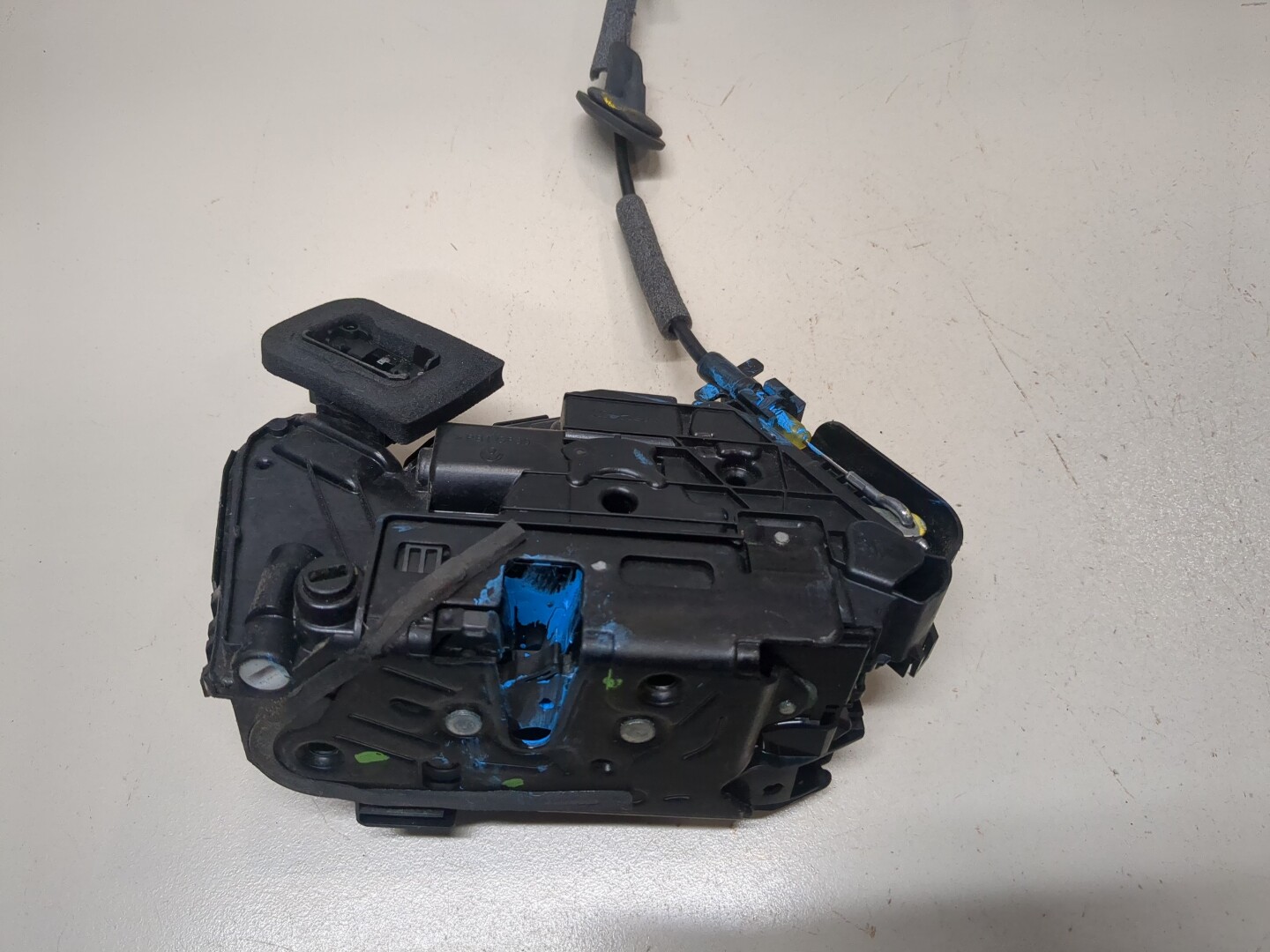 Замок двери задней левой