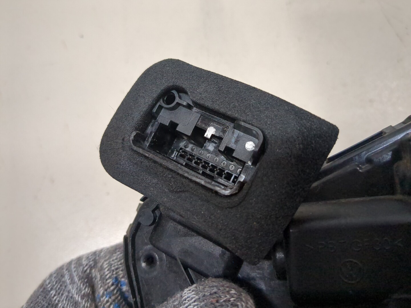 Замок двери задней левой