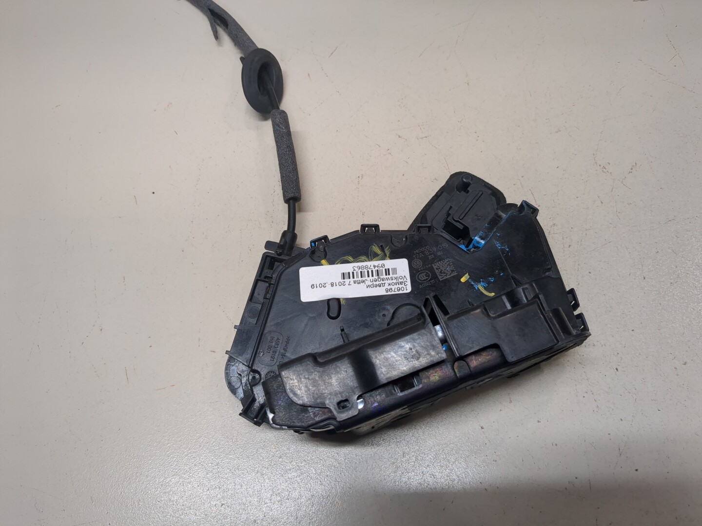 Замок двери задней левой