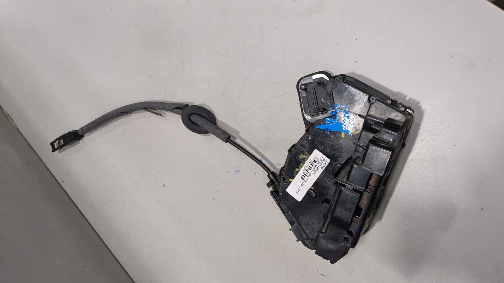 Замок двери задней левой