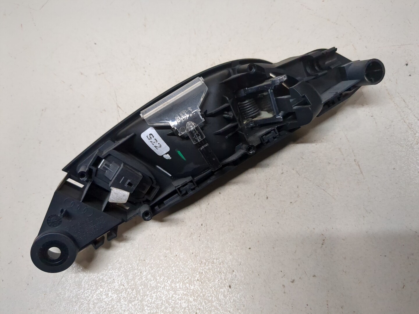 Ручка двери передней внутренняя левая