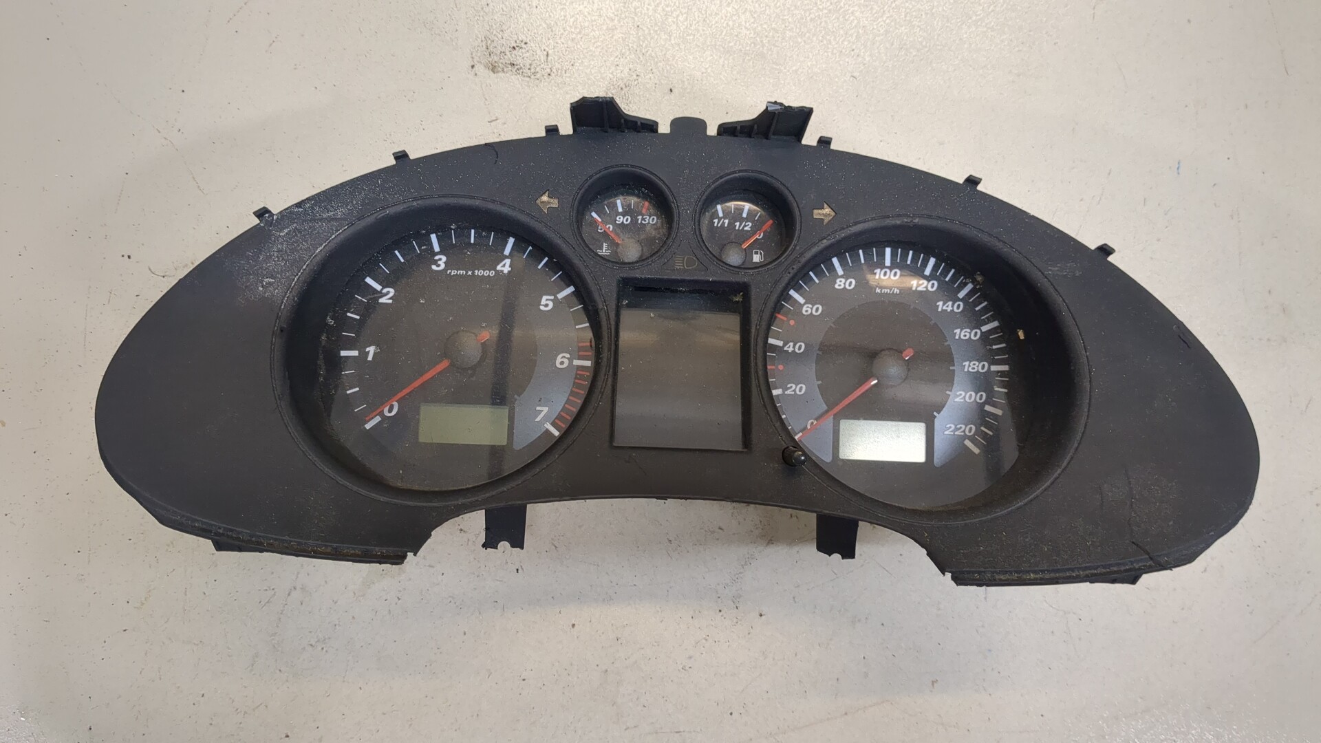 Панель приборов