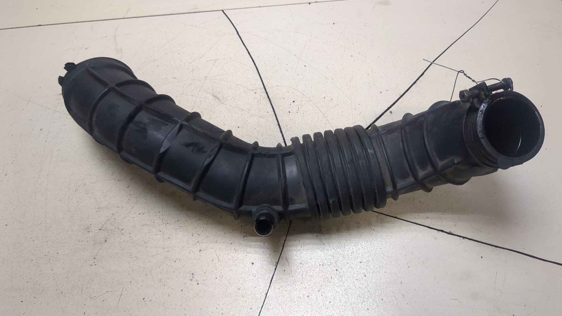 Патрубок воздушного фильтра