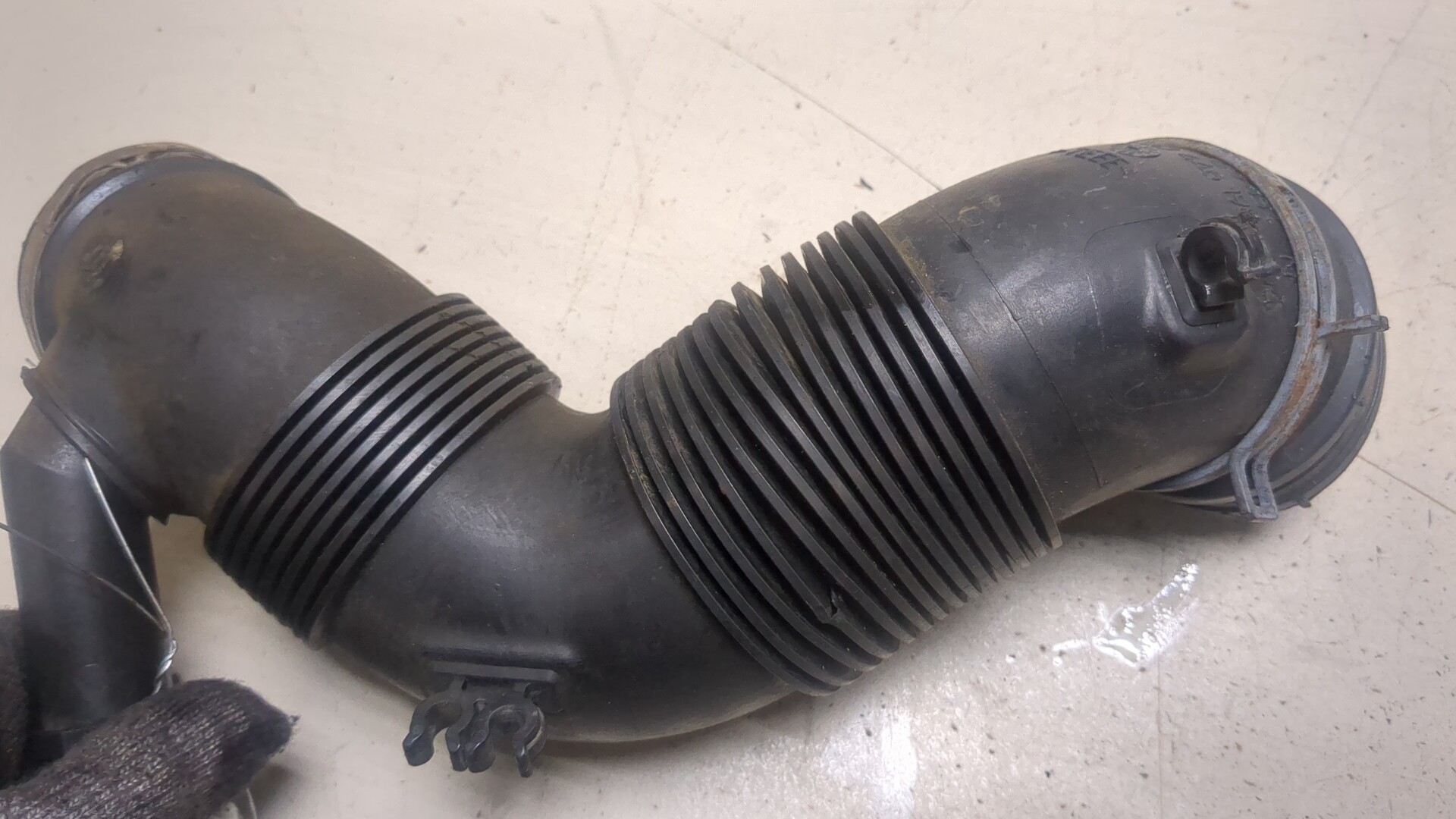 Патрубок воздушного фильтра