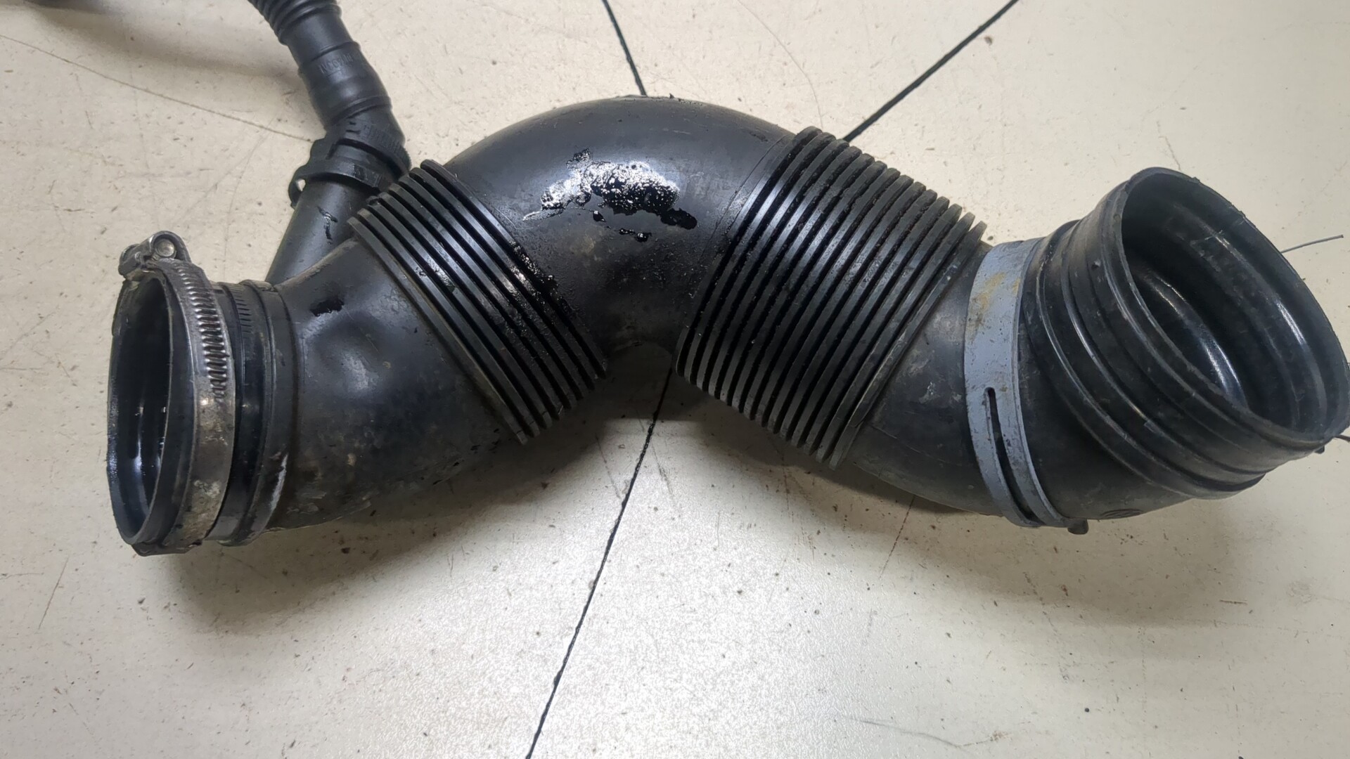 Патрубок воздушного фильтра