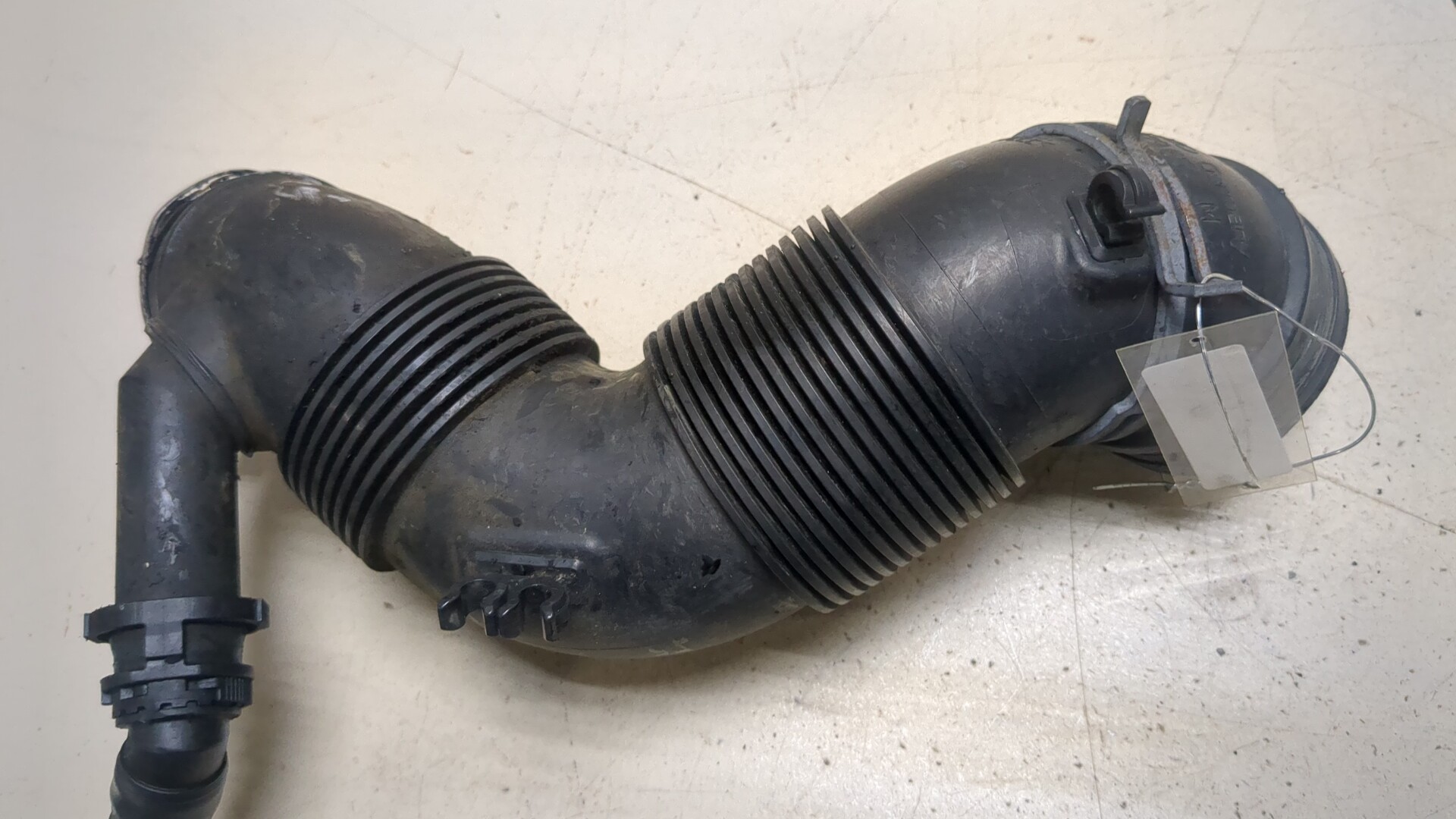 Патрубок воздушного фильтра